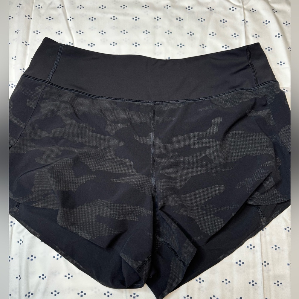 Athleta Run With It 3.5 Reflective Camo Short M